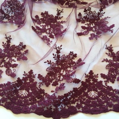 Broderie burgundy pe tulle