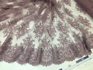 Broderie roz-lila prafuit