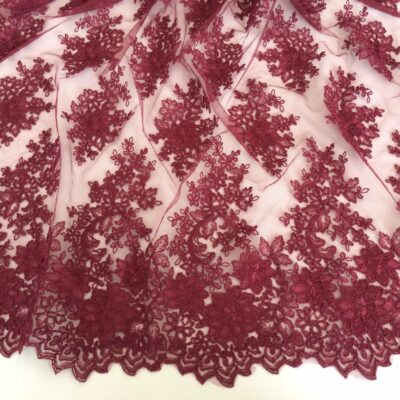 Broderie bordeaux
