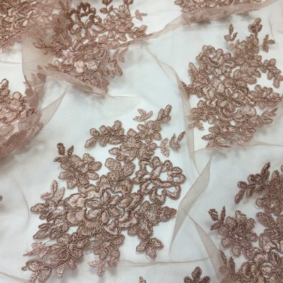 Broderie nude rose