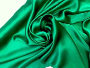 Satin de matase naturala fara elastan verde-smarald