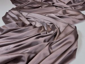 Imitatie satin de matase bej-lila fumuriu