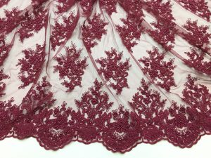 Broderie burgundy accesorizata cu margele