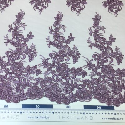 Broderie lila