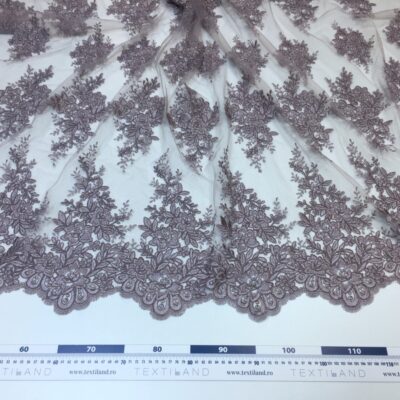 Broderie lila prafuit