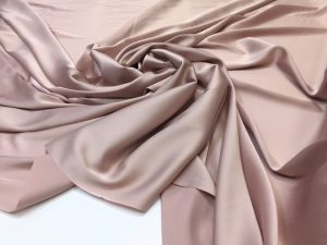 Imitatie satin de matase bej-rose prafuit