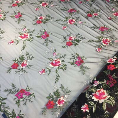 Broderie flori fuchsia