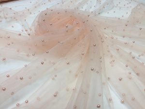 Tulle piersiciu cu perle
