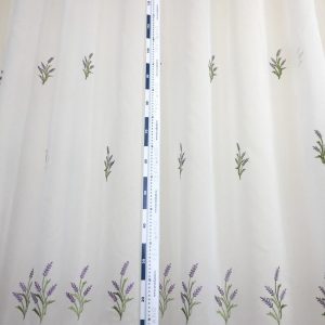 Perdea ivoire cu flori lavanda