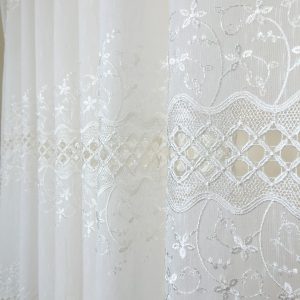 Perdea crem cu broderie