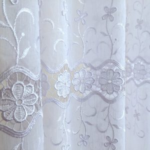 Perdea alba cu broderie