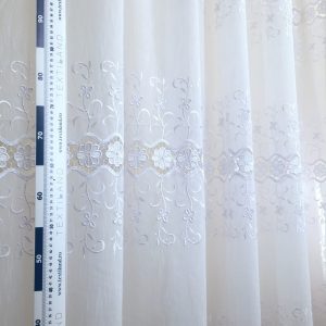 Perdea alba cu broderie
