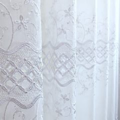 Perdea alba cu broderie