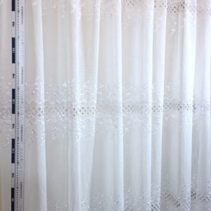 Perdea alba cu broderie