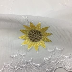 Perdea bucatarie alba cu  broderie flori