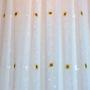 Perdea bucatarie alba cu broderie flori