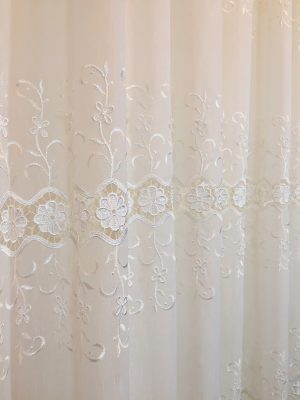 Perdea crem cu broderie