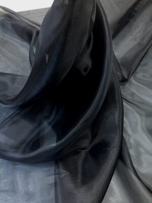 Organza neagra