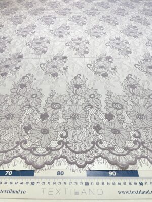 Dantela tip Chantilly lila prafuit
