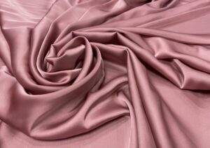 Imitatie satin de matase roz-coral prafuit