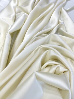 Imitatie satin de matase crem-galbui