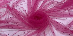 Tulle fuchsia cu perle