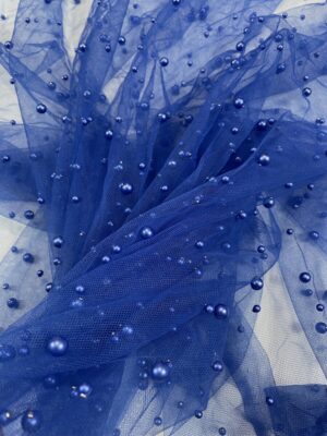 Tulle albastru-royal cu perle