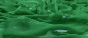 Voal creponat de matase naturala (muselina) verde-crud