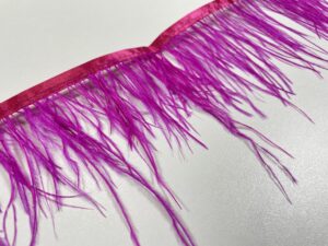 Banda satinata fuchsia cu fulgi de strut