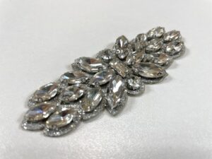 Accesoriu argintiu cu pietre