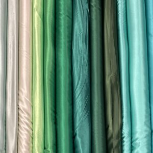 Satin elastic nuante de verde