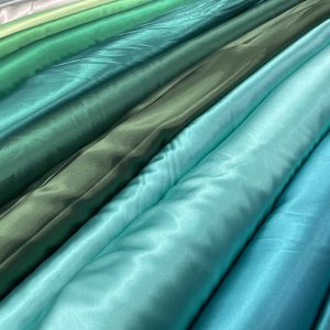 Satin elastic nuante de verde