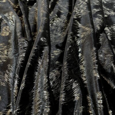 Catifea elastica neagra cu imprimeu metalizat auriu-patinat