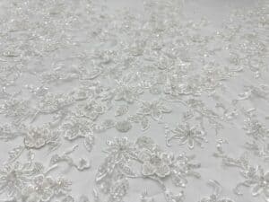 Dantela ivoire accesorizata