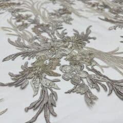Broderie bej nude